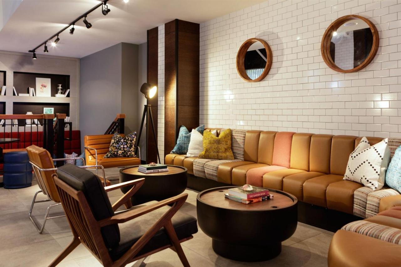 Moxy Richmond Downtown Hotel Exterior photo